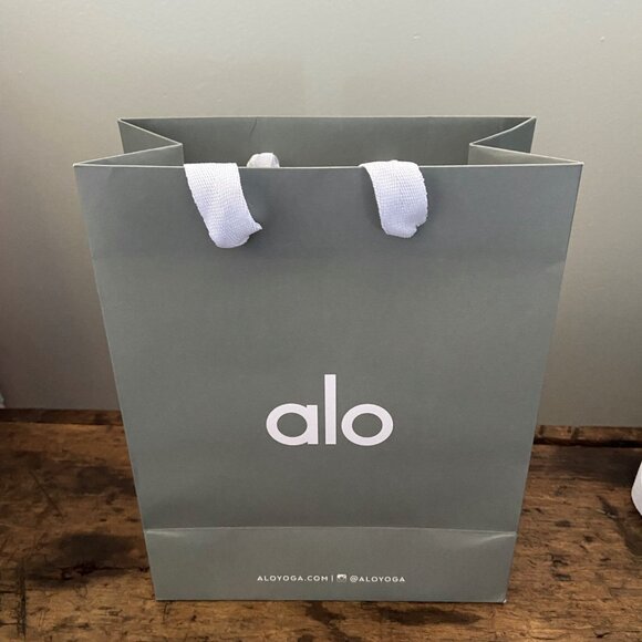 5 Alo Shopping Bags - Picture 7 of 8